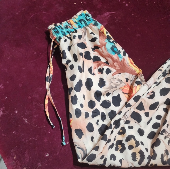 NWOT ... Leopard 🐆 Print joggers Pants - Picture 6 of 8